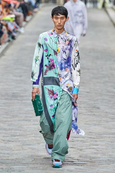 Look 18